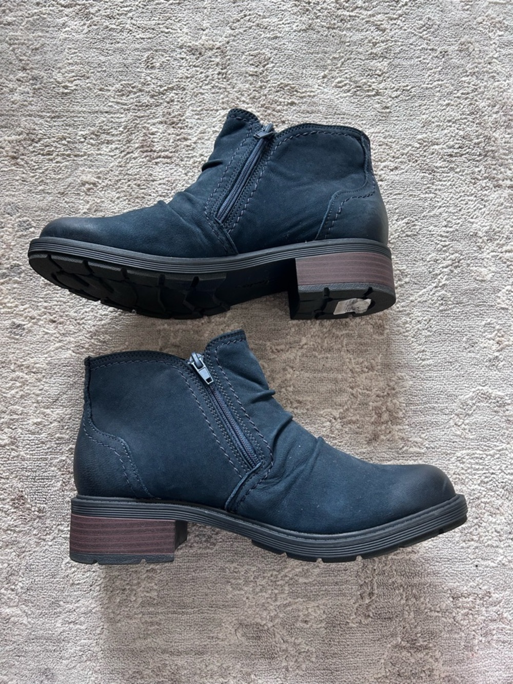 NWOB Clarks Collection Womens Sz 9W Hearth Clara Blue Nubuck 26181003 Ankle Boot - Picture 5 of 11